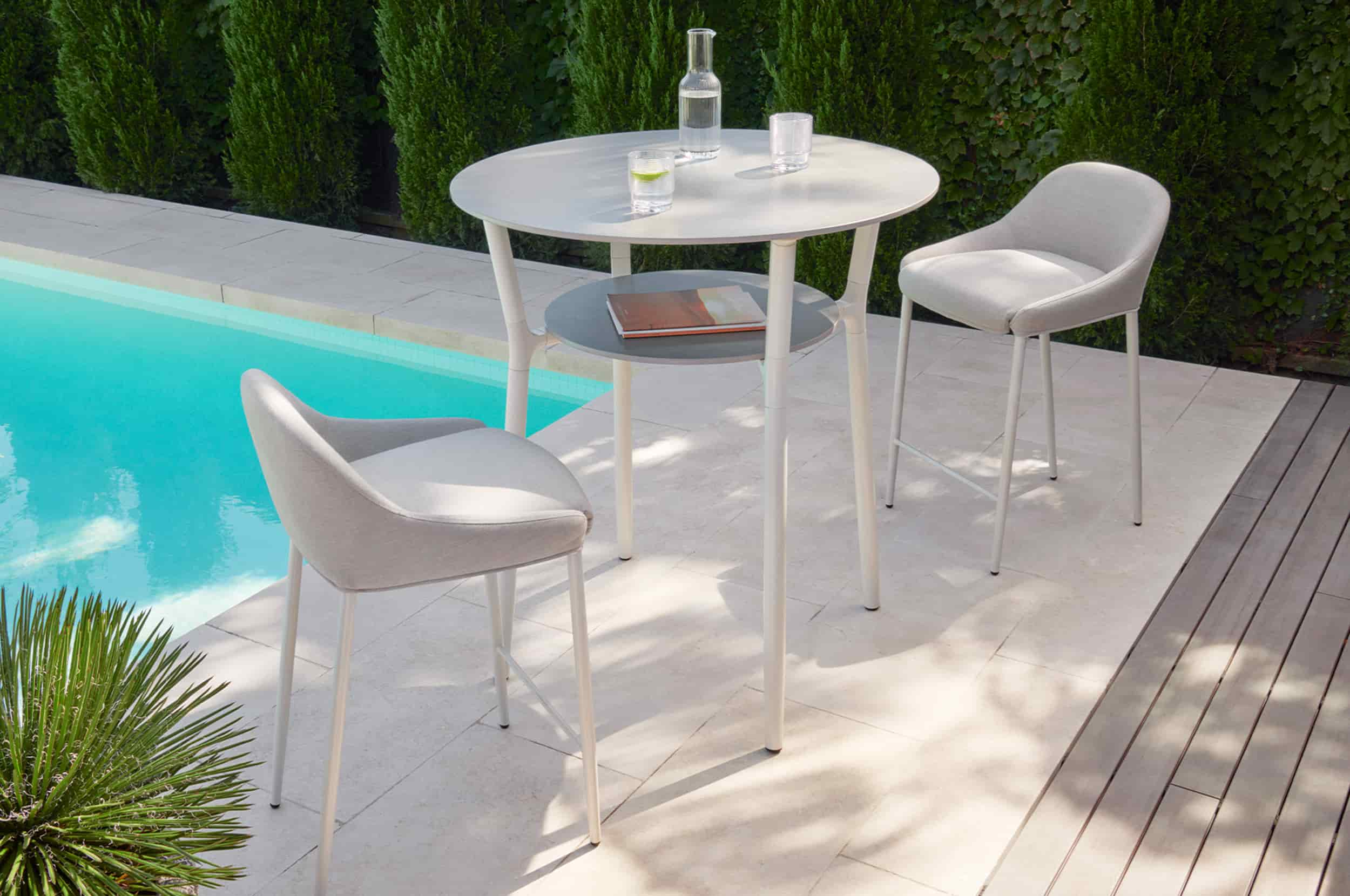 Bar high outdoor table and chairs sale